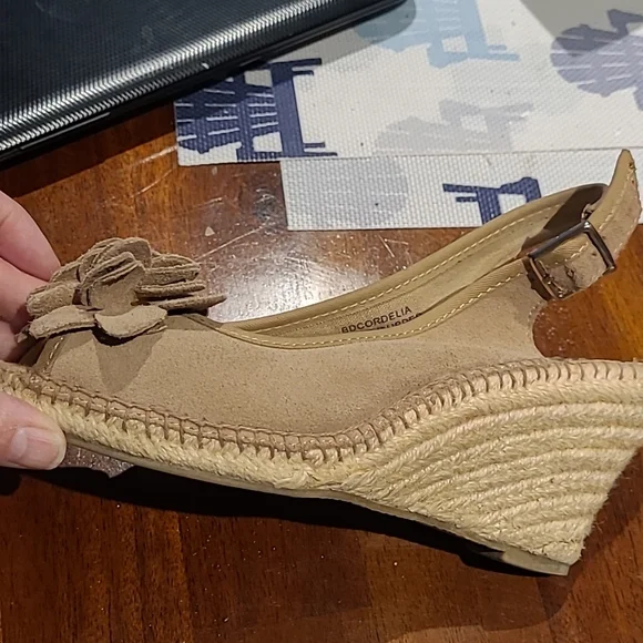 Shoes - Picture 4 of 5